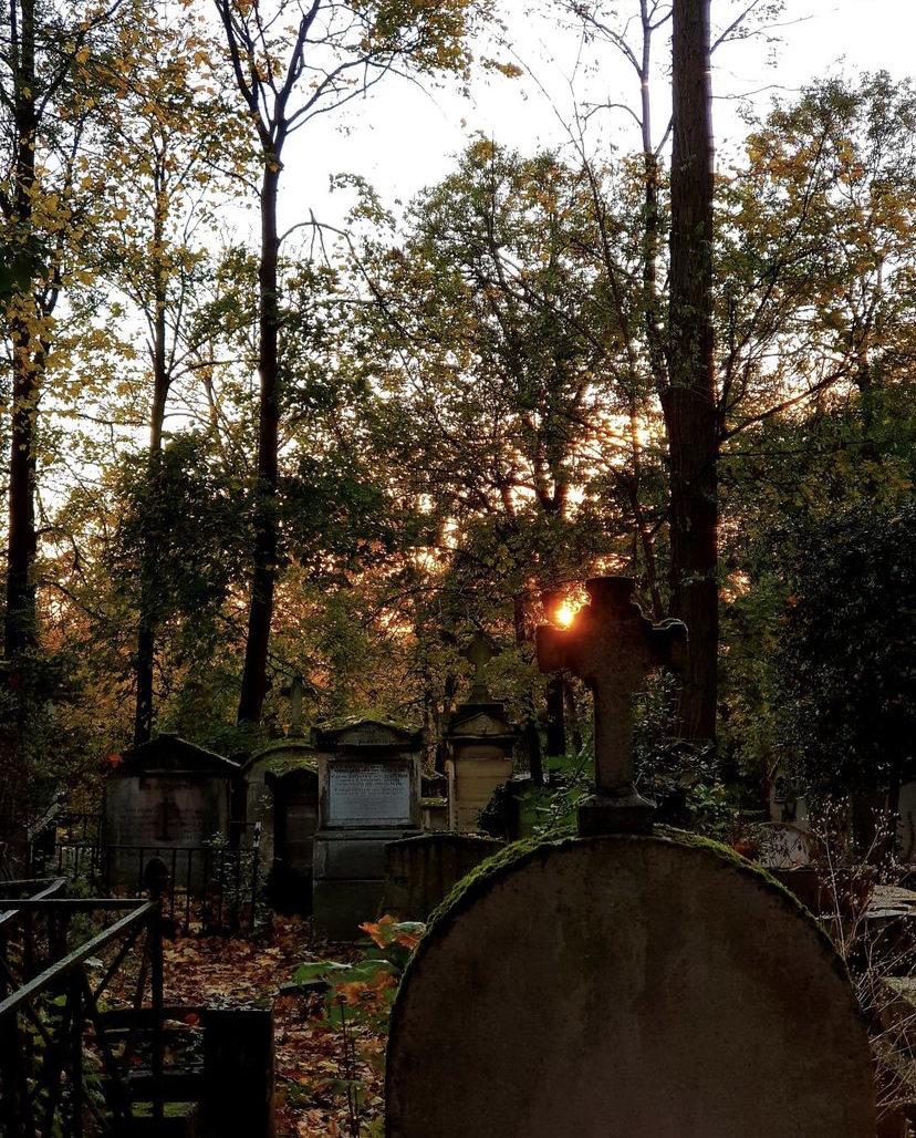 Soleil d’hiver sur les tombes du cimetière du Père-Lachaise
