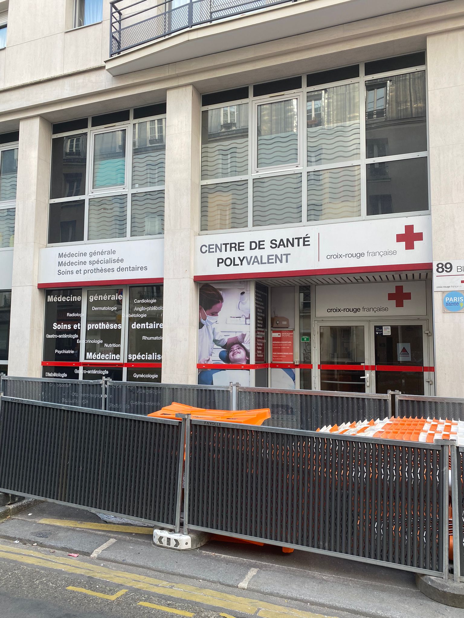 Mobilisation contre la fermeture annoncée du centre de santé Haxo, dans le 20e arrondissement de Paris