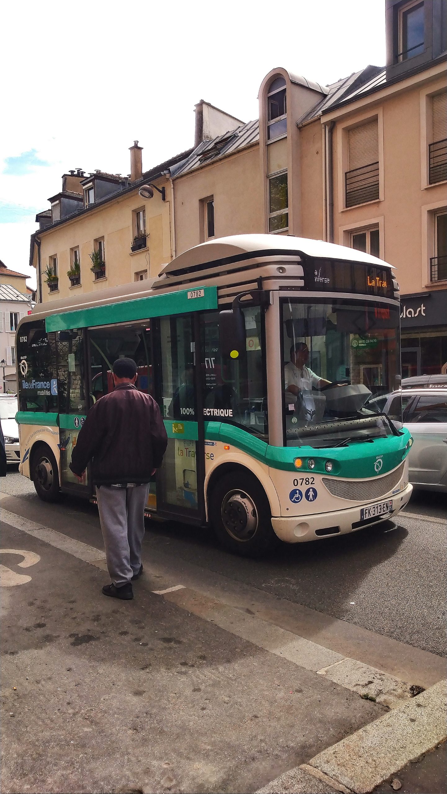 La Traverse de Charonne : le micro-bus du 20ème arrondissement