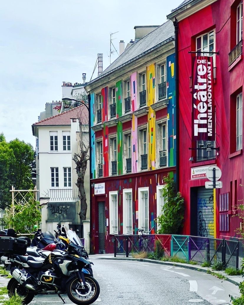 La façade colorée du théâtre de Ménilmontant… fermé depuis 2018