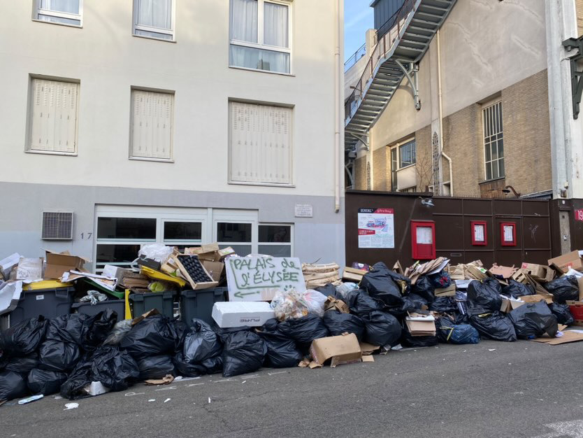 Grève : les impressionnants clichés de poubelles qui débordent dans le 20e arrondissement