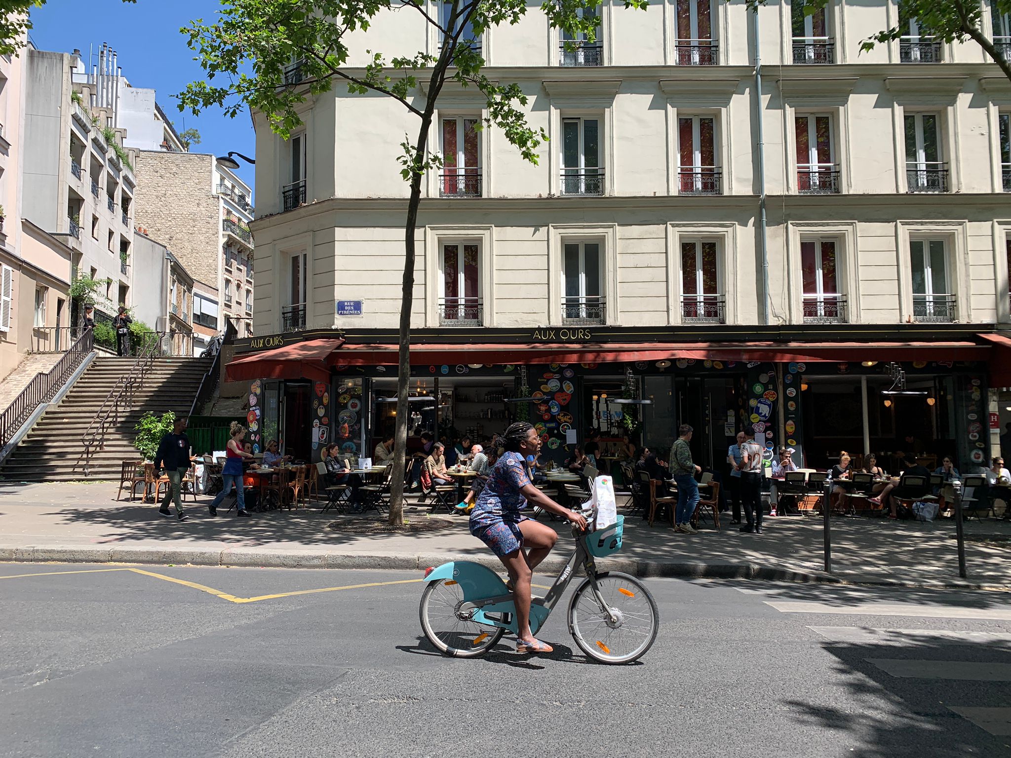 Originaires du Béarn et Parisiens d’adoption, ils vivent rue des Pyrénées