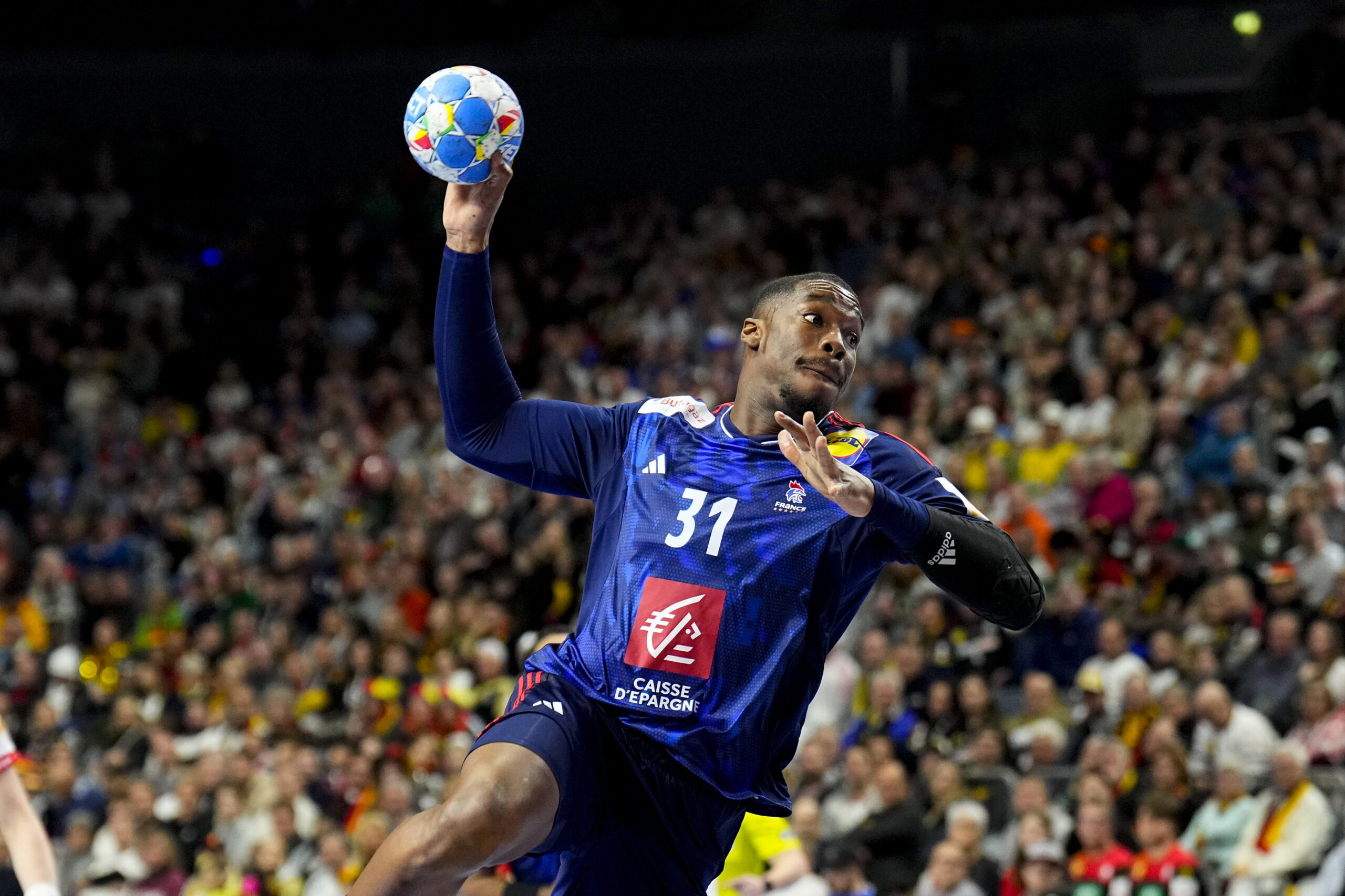 Dylan Nahi : un champion d’Europe de handball formé dans le 20e arrondissement