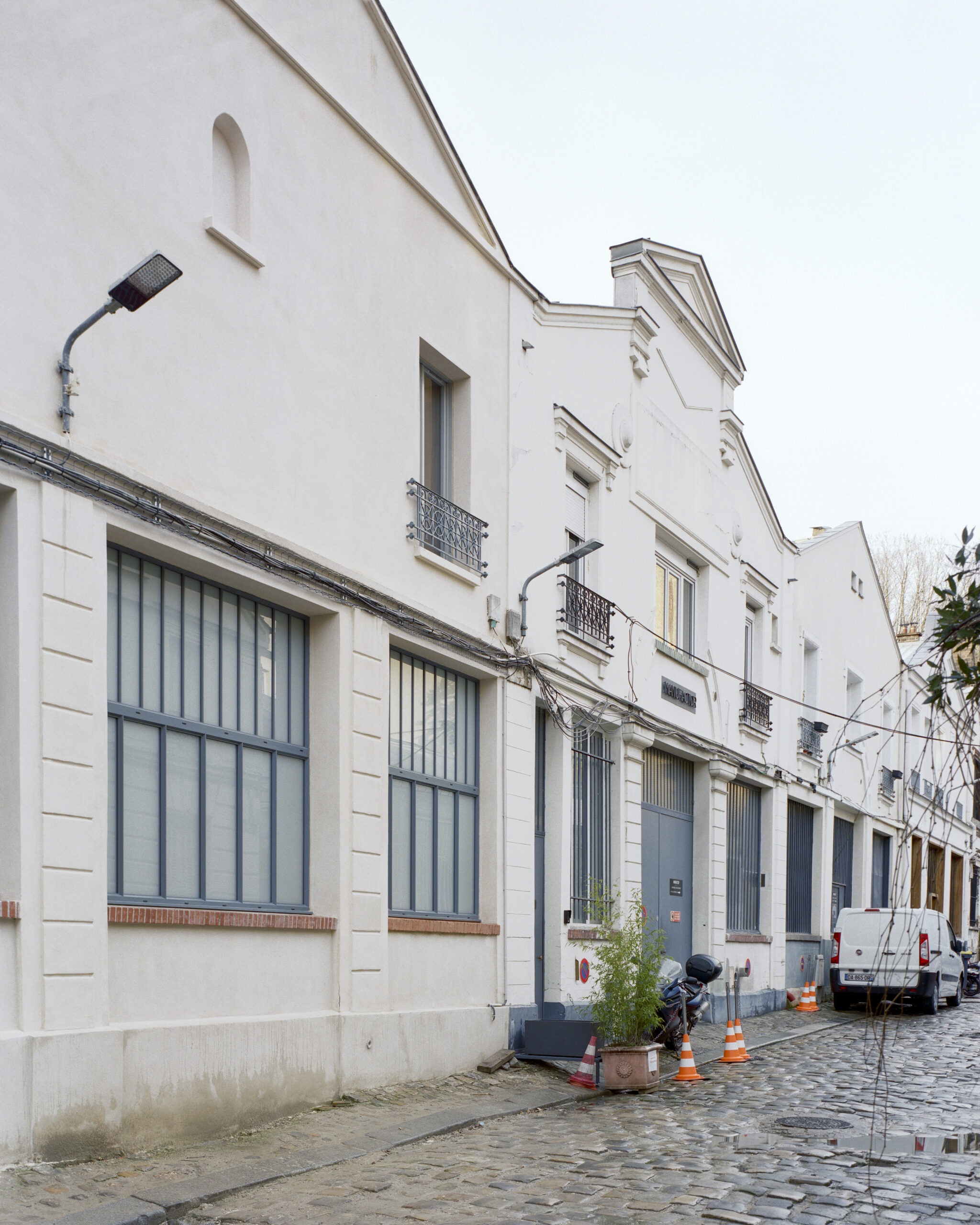 Architecture : retour sur la rénovation d’un bâtiment industriel Villa Riberolle, dans le 20e arrondissement de Paris