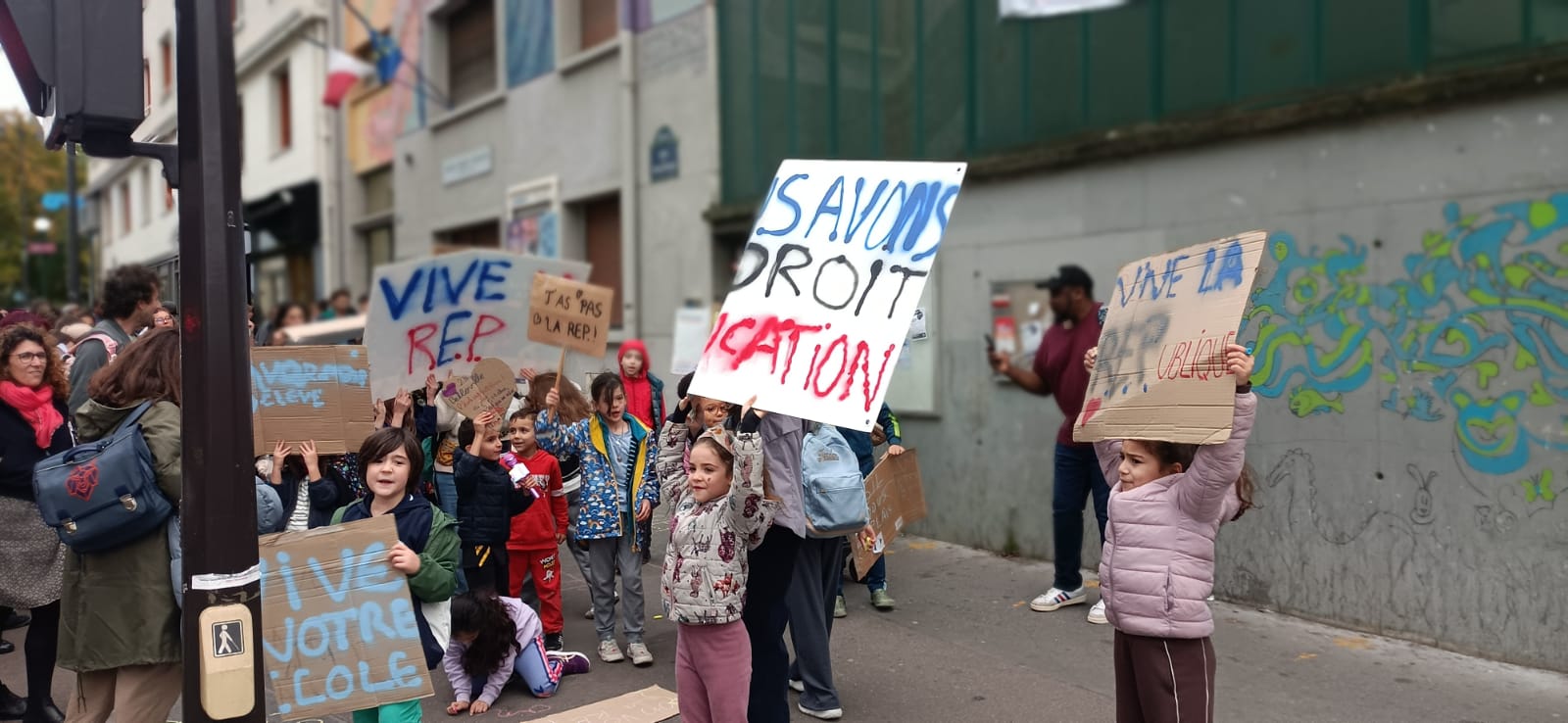 Manifestation à Belleville pour réclamer le classement d’une école dans le réseau d’éducation prioritaire