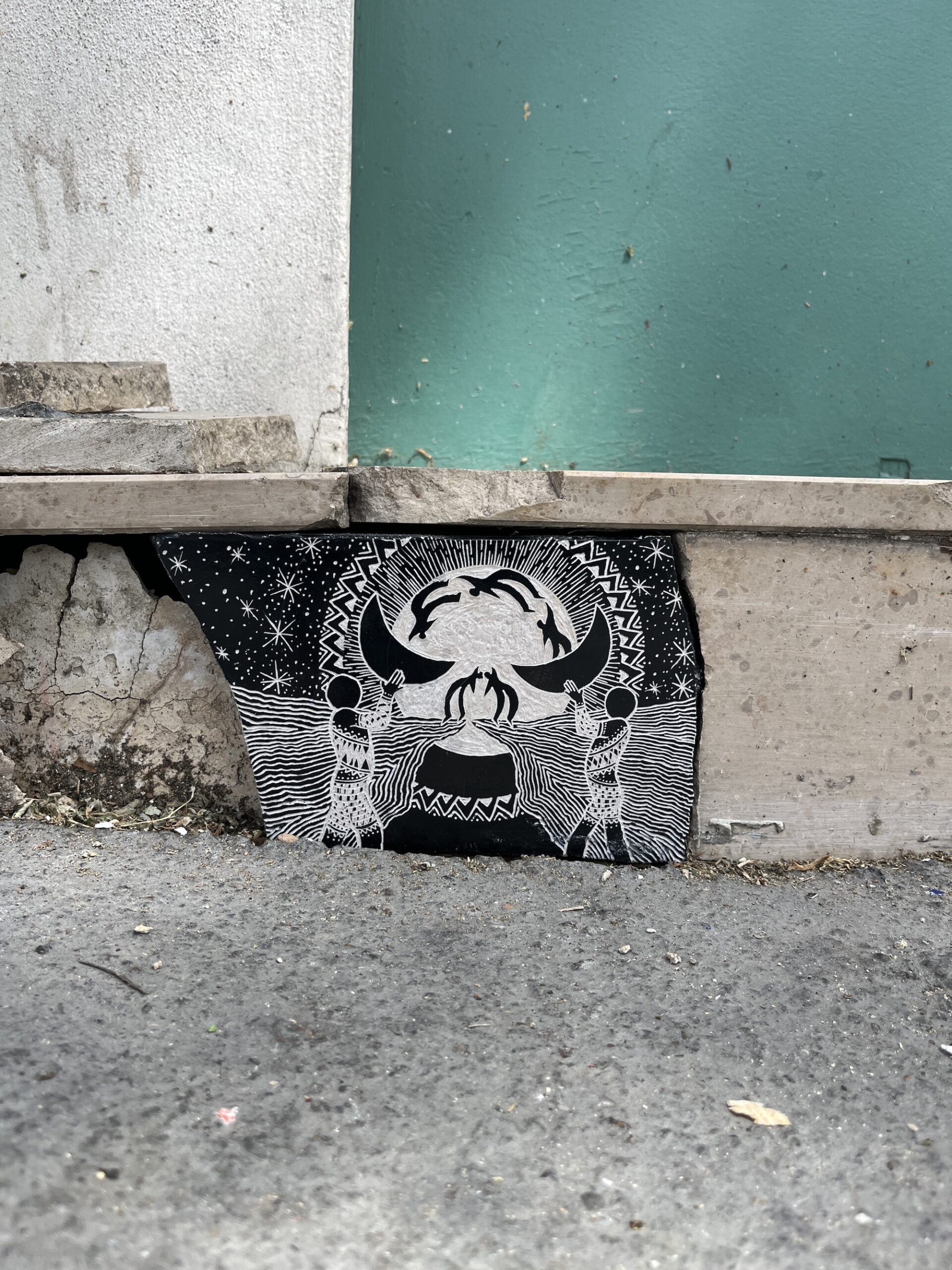 Street art : saurez-vous repérer les petits cailloux de Théo Haggaï dans le 20e arrondissement de Paris ?