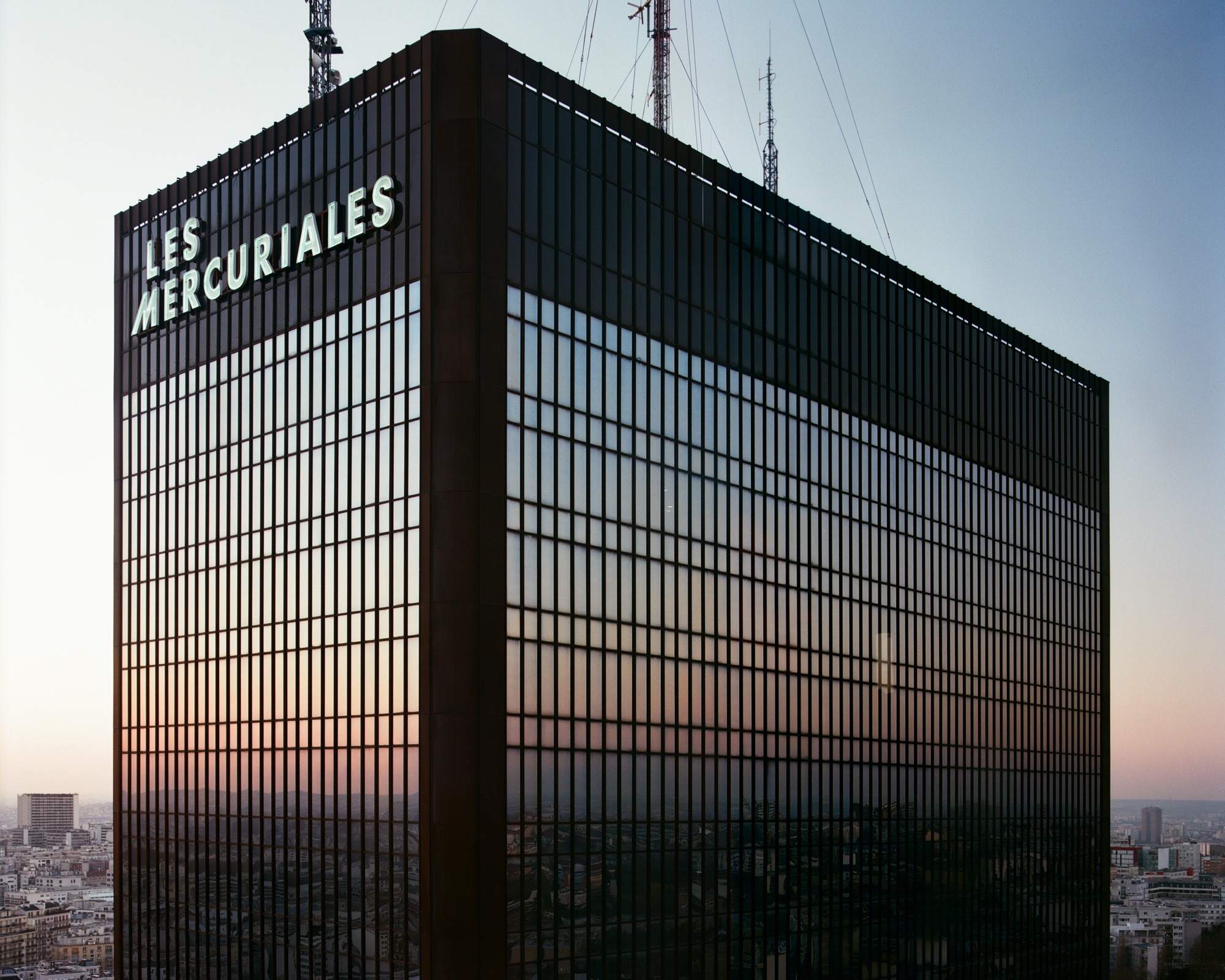 « Type Mercurial » : un livre du photographe Antoine Séguin qui met à l’honneur les tours jumelles de la Porte de Bagnolet