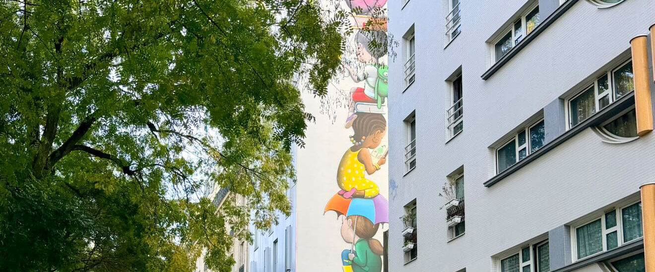 Les gamins de Belleville : une fresque monumentale signée Seth à voir boulevard de Belleville