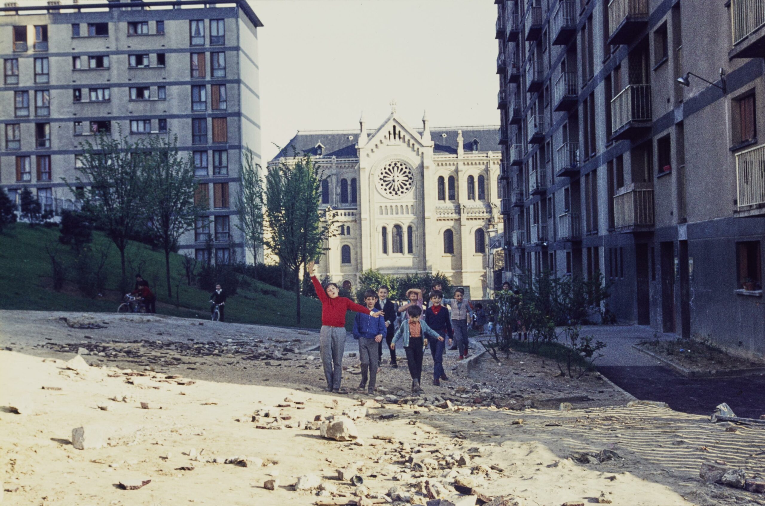 Le 20e arrondissement dans les années 70 : l&rsquo;Église Notre-Dame de la Croix à Ménilmontant
