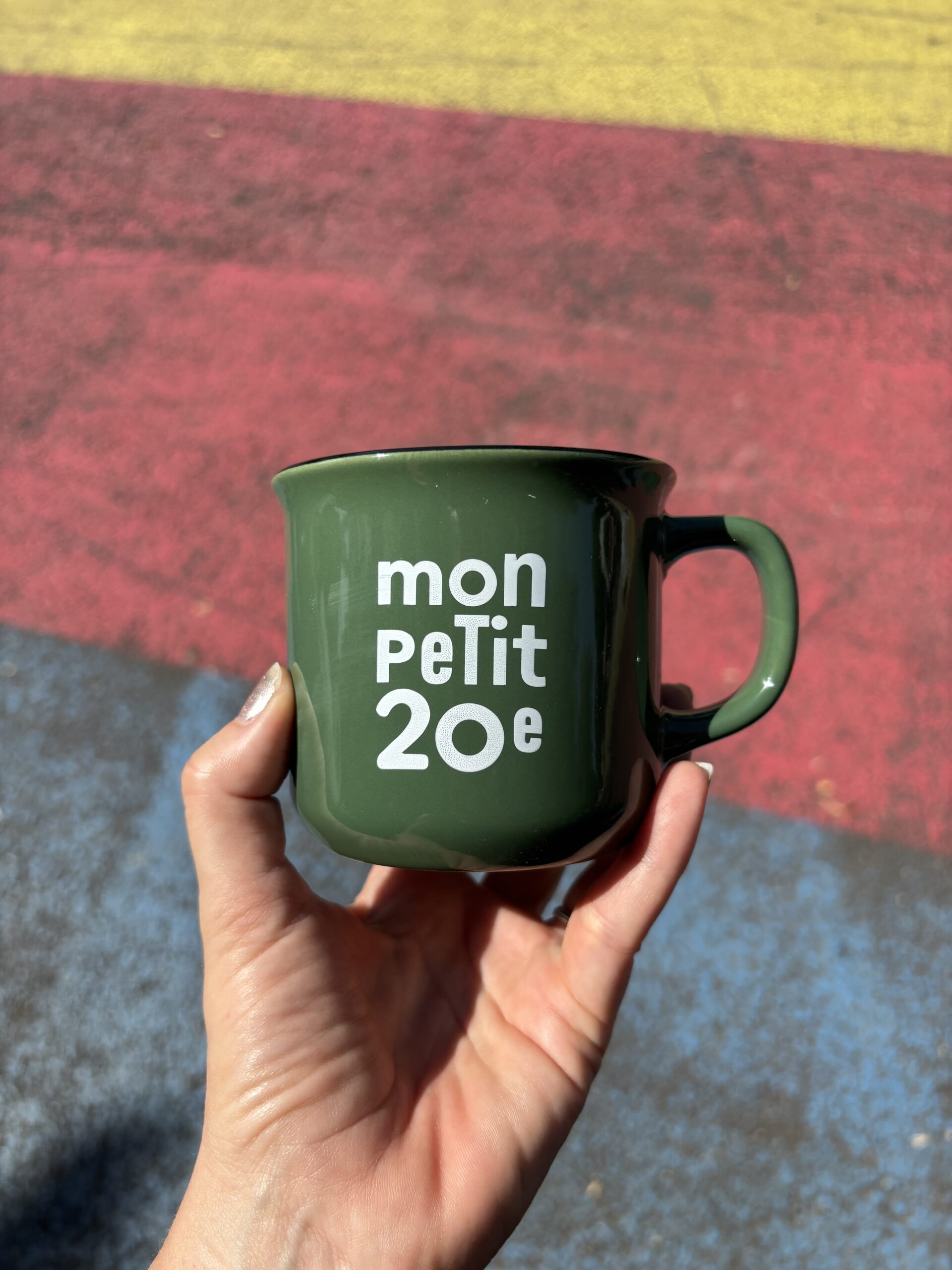Tasses imparfaites : les nouveaux mugs Mon Petit 20e sont de sortie !