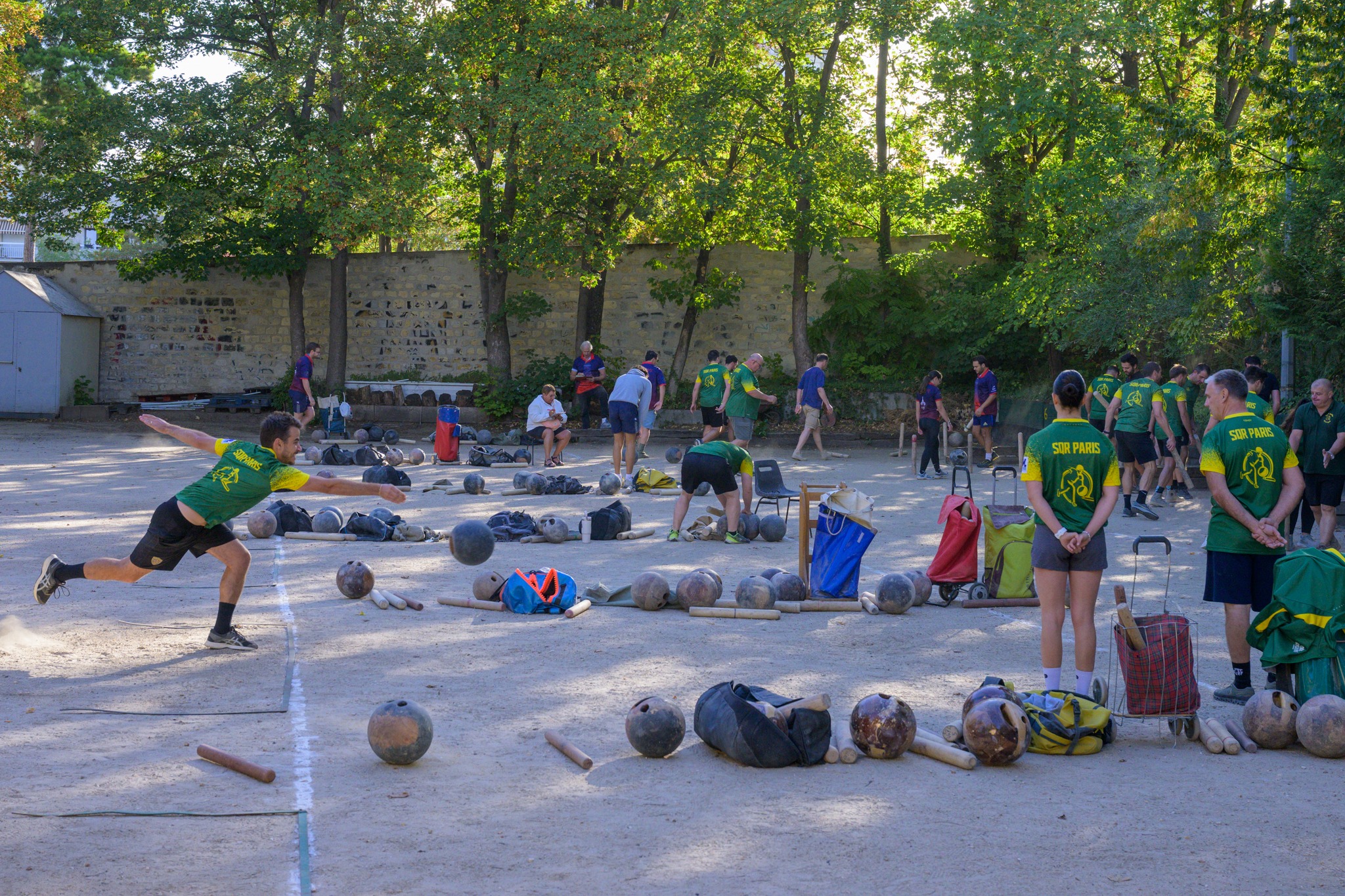 Sport méconnu : le 20e arrondissement abrite un club de quilles de huit aveyronnaises