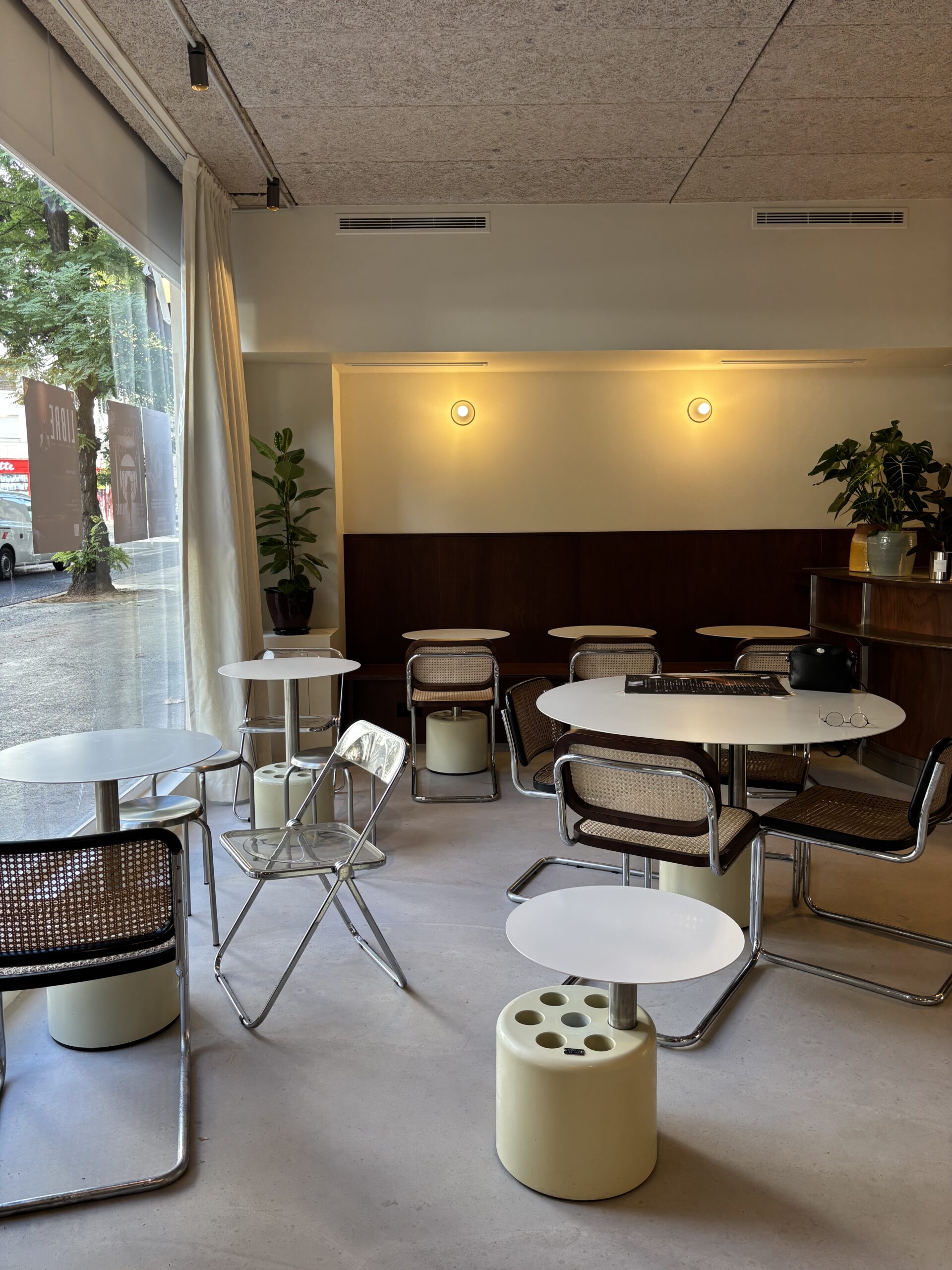Libre Studio : un café, un coworking et des cours de yoga, pilates, danse libre & gong bath (dont on survalide la déco !)