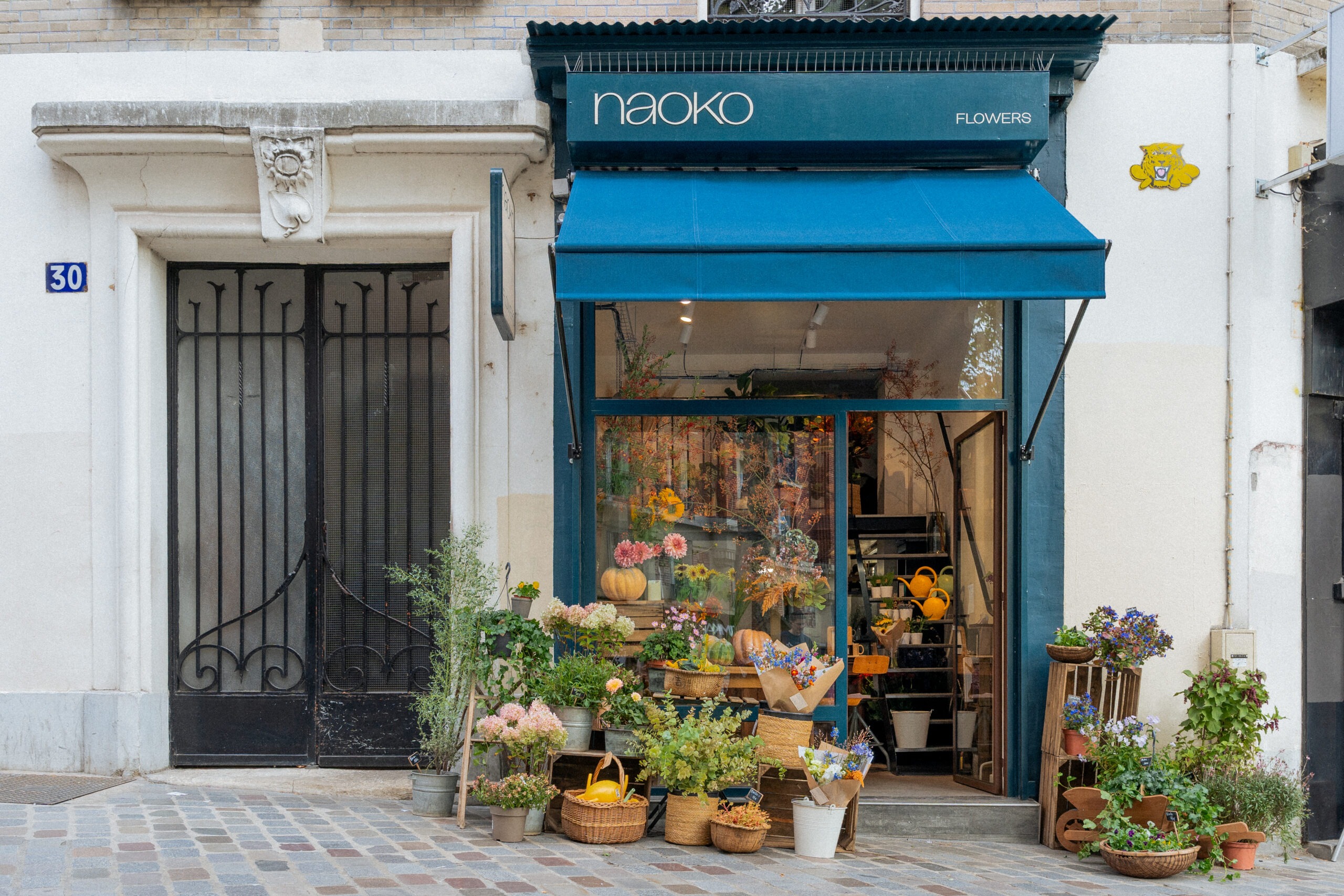 “Noako Flowers” : la fleuriste japonaise qui embellit la place Edith Piaf
