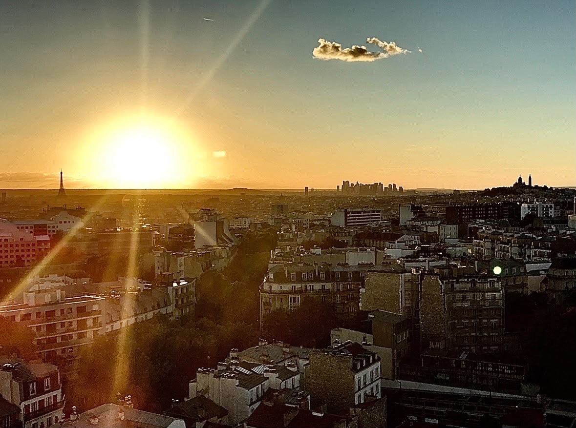 Depuis le 20e arrondissement, Johana partage chaque jour une vidéo de sa vue sur Paris