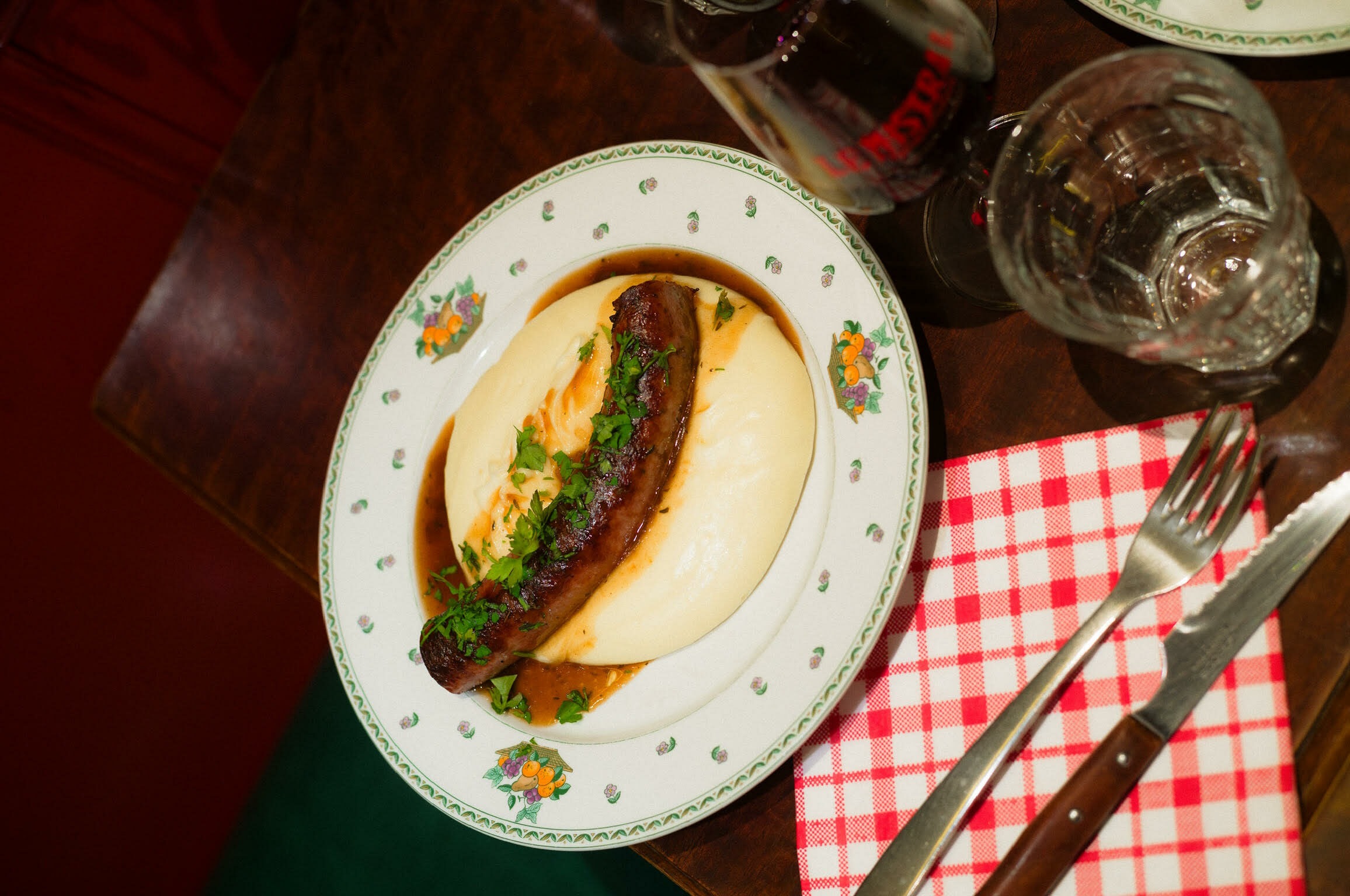 Le Mistral, bistrot aveyronnais historique de la rue des Pyrénées (où manger une saucisse-aligot)